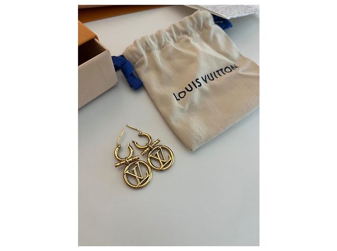 Orecchini Louis Vuitton Baby Louise dorati Gold hardware - vista 2