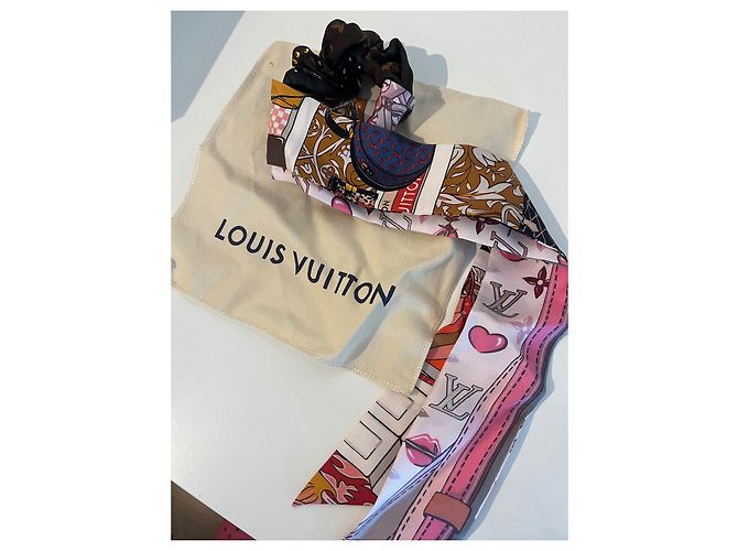 Louis Vuitton ChouChou Be Mindful Accessorio per Capelli Seta Rosa - vista 7