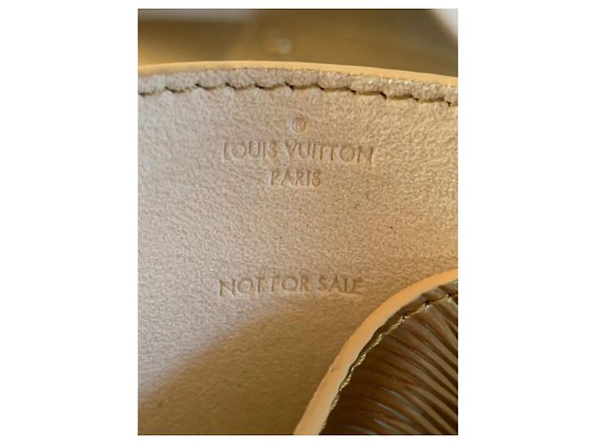 Louis Vuitton Regalos VIP Dorado - vista 9