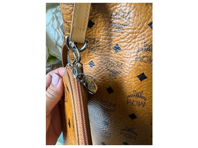 MCM Visetos Medium Drawstring Shopper Cognac Leder Bronze - Ansicht 3