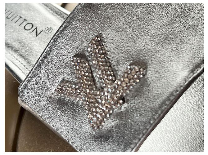 Louis Vuitton leather sandals with Swarovski crystals silvery - view 13