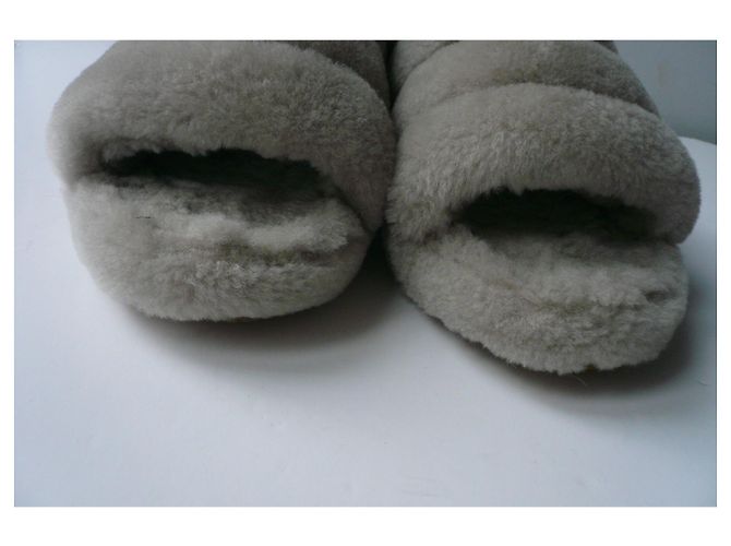 Sandali Pantofole UGG Oh Yeah con due cinturini grigi taglia 41 in ottime condizioni Grigio - vista 4
