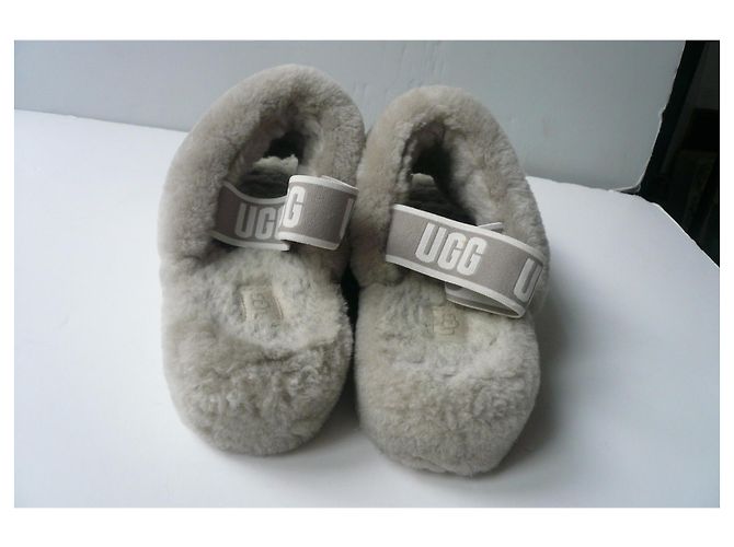 Sandali Pantofole UGG Oh Yeah con due cinturini grigi taglia 41 in ottime condizioni Grigio - vista 6