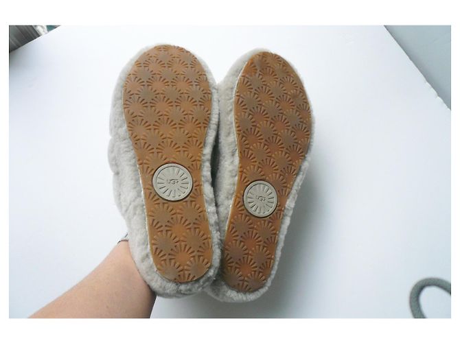 Sandali Pantofole UGG Oh Yeah con due cinturini grigi taglia 41 in ottime condizioni Grigio - vista 8