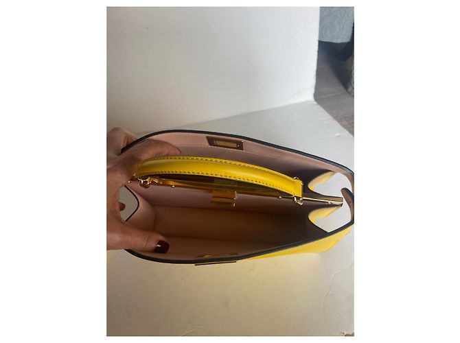 Borsa Fendi Peekaboo I SEE U in pelle di struzzo gialla Giallo - vista 9