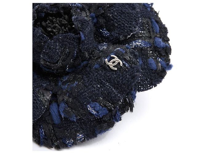 Broche Chanel Camelia Tweed Marino CC Camelia en caja Azul marino - vista 2
