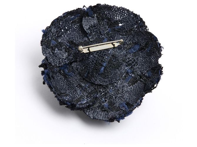 Broche Chanel Camelia Tweed Marino CC Camelia en caja Azul marino - vista 3