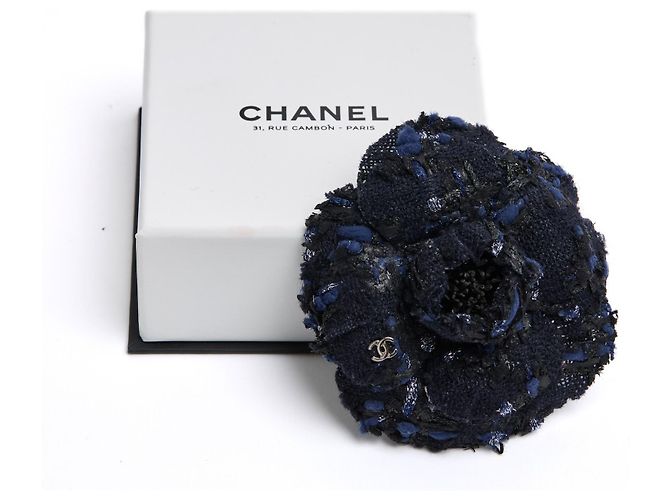 Broche Chanel Camelia Tweed Marino CC Camelia en caja Azul marino - vista 4