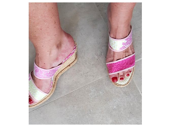 Autre Marque Manuel Canovas Keilsandaletten Blumenmuster Rosa Weiß Pink - Ansicht 3