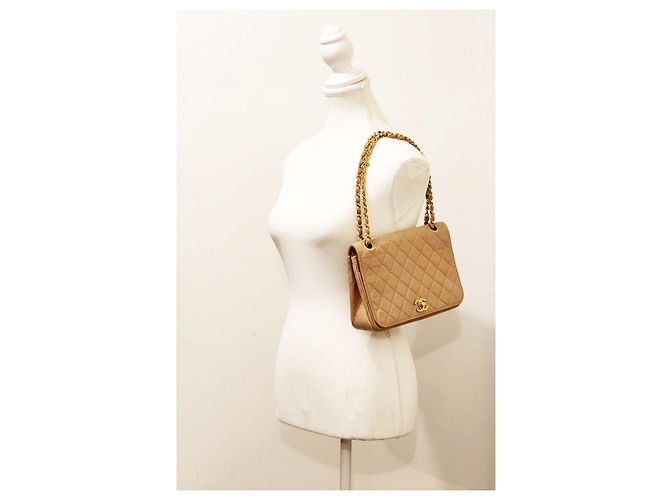 Timeless Bolso clásico de solapa única de Chanel con herrajes de oro de 24 quilates. Beige - vista 21