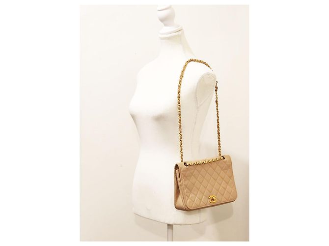 Timeless Bolso clásico de solapa única de Chanel con herrajes de oro de 24 quilates. Beige - vista 22