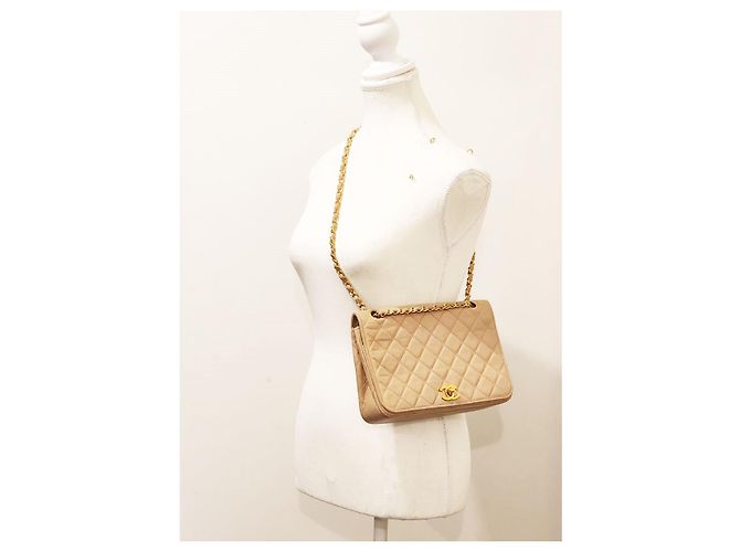 Timeless Bolso clásico de solapa única de Chanel con herrajes de oro de 24 quilates. Beige - vista 23