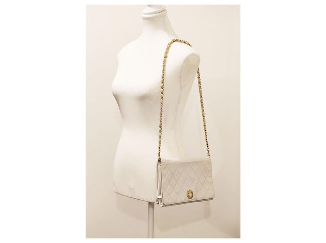 Wallet On Chain Portafoglio a catena con tracolla Chanel Timeless Classic Single Flap. Bianco - vista 21