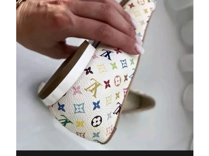 Weiße Lederflats mit Louis Vuitton Monogramm Murakami - Ansicht 5