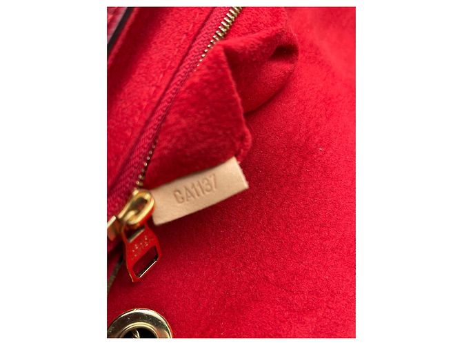 Borsa a mano Louis Vuitton Pallas Monogram Dune Marrone Rosso - vista 12
