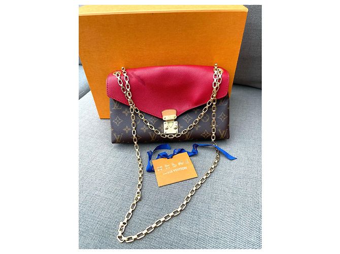 Borsa a mano Louis Vuitton Pallas Monogram Dune Marrone Rosso - vista 13