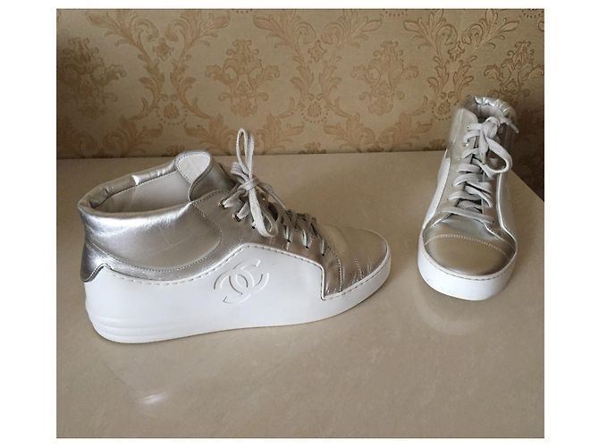 Sneakers Chanel in pelle bianca Bianco - vista 12