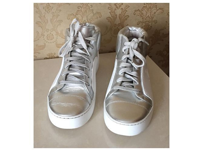 Sneakers Chanel in pelle bianca Bianco - vista 3