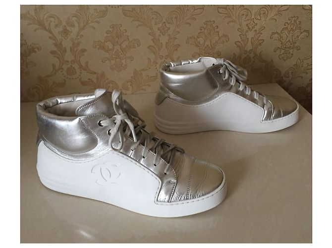 Sneakers Chanel in pelle bianca Bianco - vista 4