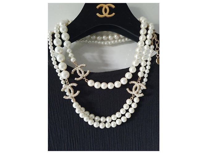 Coco Crush Collana di Perle Chanel Classica Extra Lunga A21 Crociera 100 Anni di Anniversario D'oro - vista 13