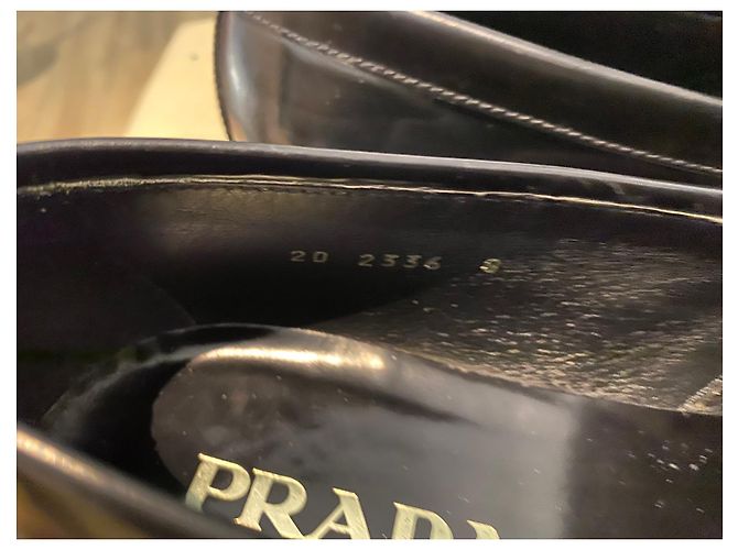Prada Loafer aus schwarzem Leder - Ansicht 10