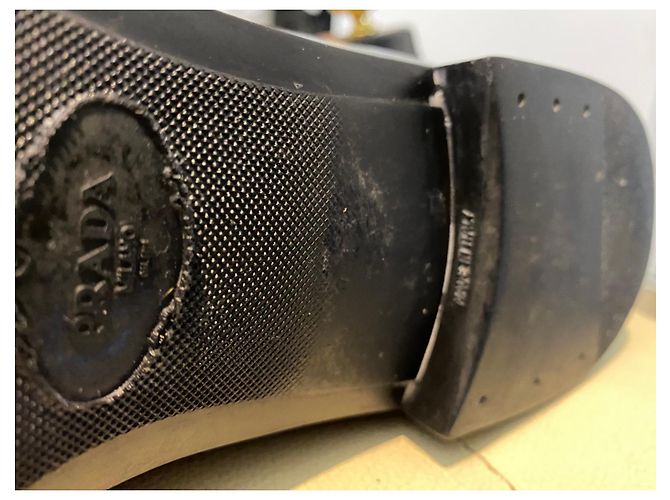 Prada Loafer aus schwarzem Leder - Ansicht 13