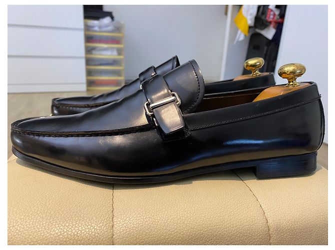 Prada Loafer aus schwarzem Leder - Ansicht 15