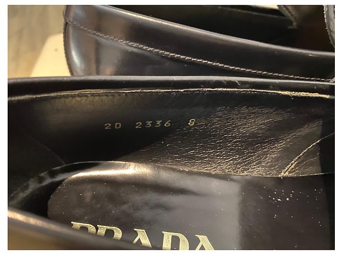 Prada Loafer aus schwarzem Leder - Ansicht 17