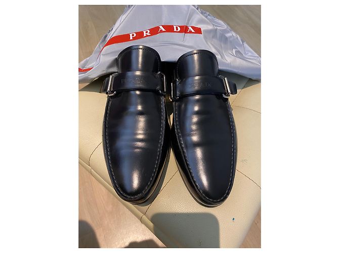 Prada Loafer aus schwarzem Leder - Ansicht 2
