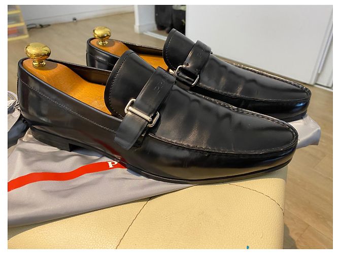Prada Loafer aus schwarzem Leder - Ansicht 6