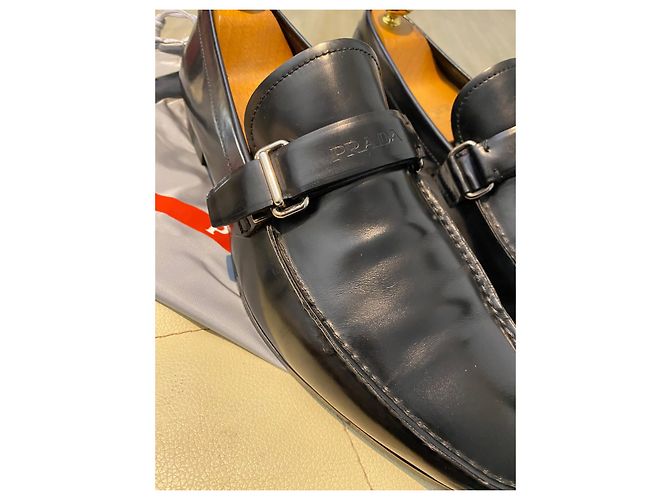 Prada Loafer aus schwarzem Leder - Ansicht 8