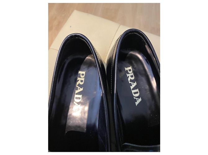 Prada Loafer aus schwarzem Leder - Ansicht 9