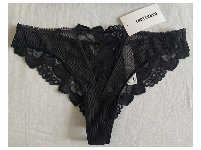 Autre Marque Darjeeling Spitzen Set Schwarz BH und String - Ansicht 3