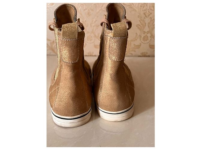 Baskets Chanel en cuir doré - vue 10