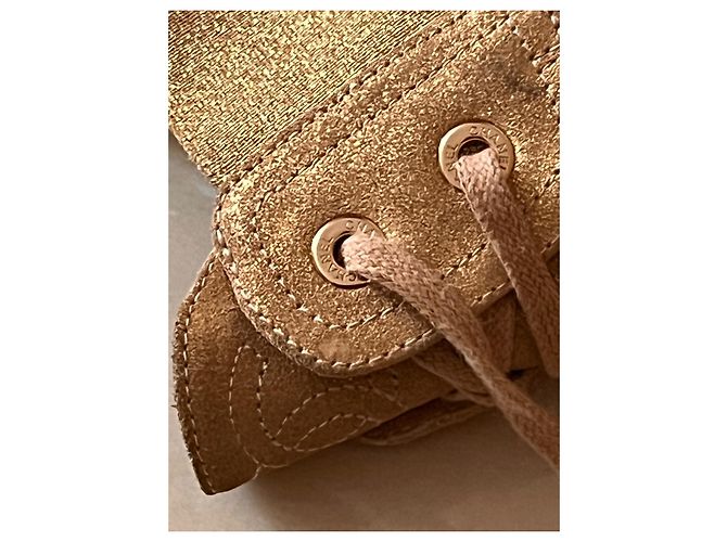 Baskets Chanel en cuir doré - vue 6