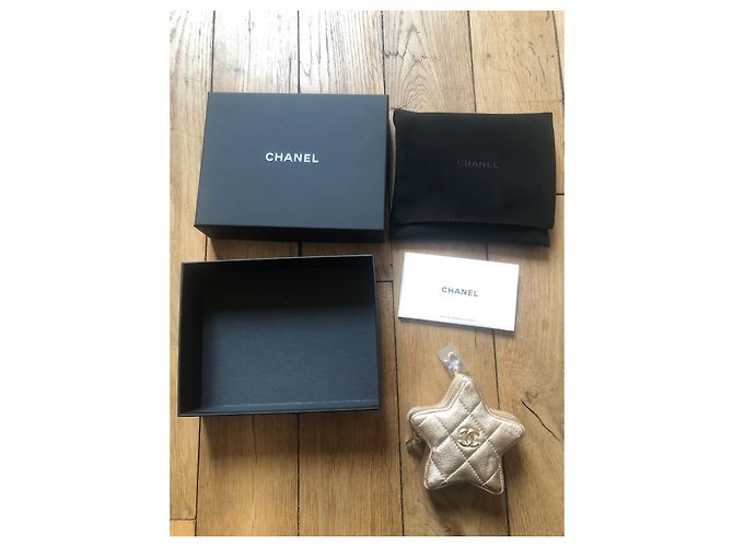 Chanel Regalos VIP Dorado - vista 3