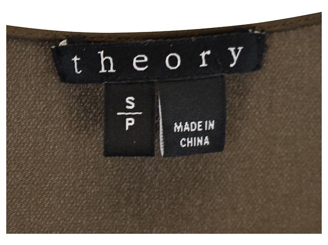 Top sin mangas V-Neck Theory en seda verde - vista 2