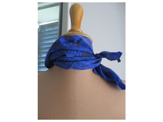 Christian Dior Pochette/bandana soie bleu gitane. - vue 3