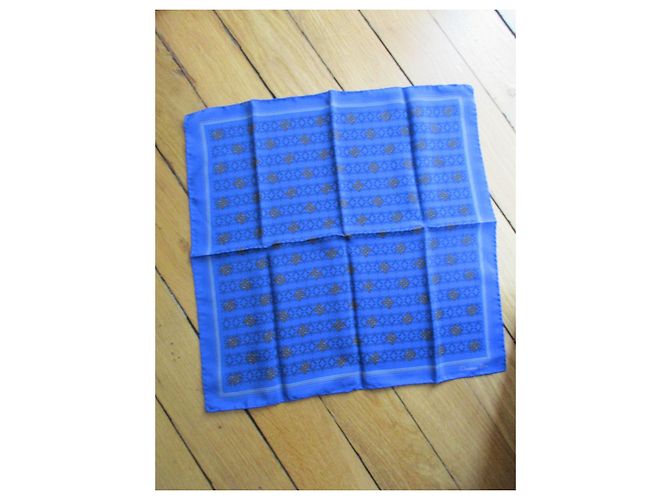 Christian Dior Pochette/bandana soie bleu gitane. - vue 4