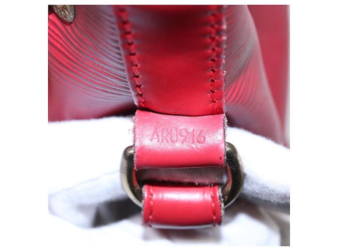LOUIS VUITTON Epi Petit Noe Shoulder Bag Red M44107 LV Auth 77898 - view 12