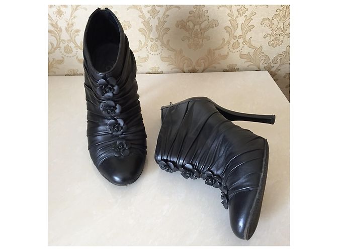 Stivaletti Chanel in pelle nera Nero - vista 2