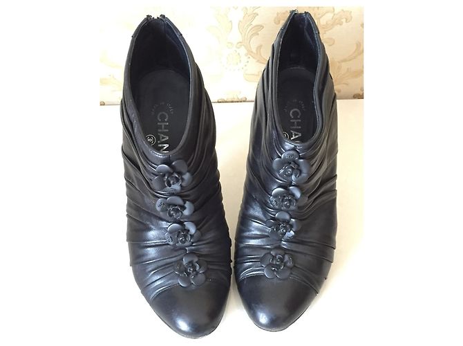 Stivaletti Chanel in pelle nera Nero - vista 3