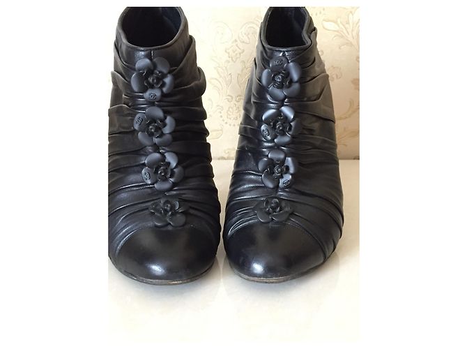Stivaletti Chanel in pelle nera Nero - vista 4