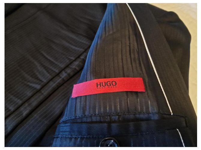 Hugo Boss Completo nero damascato di taglio elegante - vista 3
