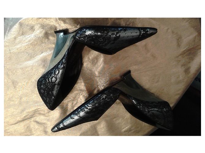 Décolleté Yves Saint Laurent in Pizzo Nero e Blu Chiaro - vista 10