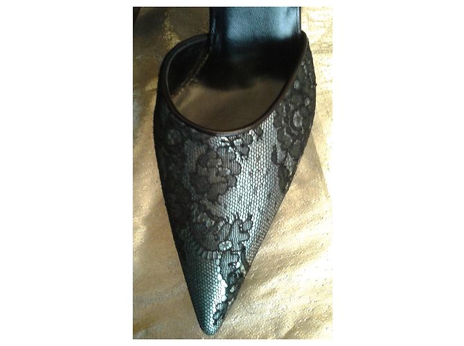 Décolleté Yves Saint Laurent in Pizzo Nero e Blu Chiaro - vista 5