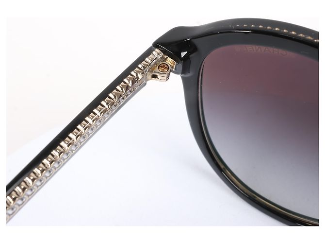 Timeless Occhiali da sole CHANEL Pantos con dettaglio a catena 5403-A in nero e oro - vista 6