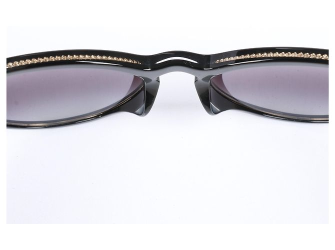 Timeless Occhiali da sole CHANEL Pantos con dettaglio a catena 5403-A in nero e oro - vista 8