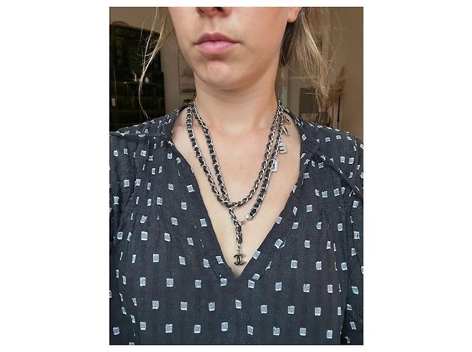 Schwarzer Leder- und Silberketten-Gürtel von Chanel - Chanel-Logo - Ansicht 10