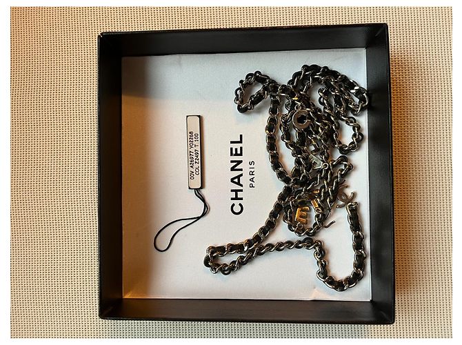 Schwarzer Leder- und Silberketten-Gürtel von Chanel - Chanel-Logo - Ansicht 7